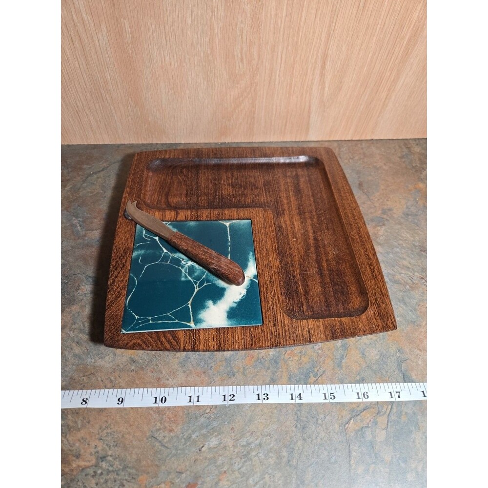 WOOD SERVING TRAY w/CERAMIC CENTER PIECE